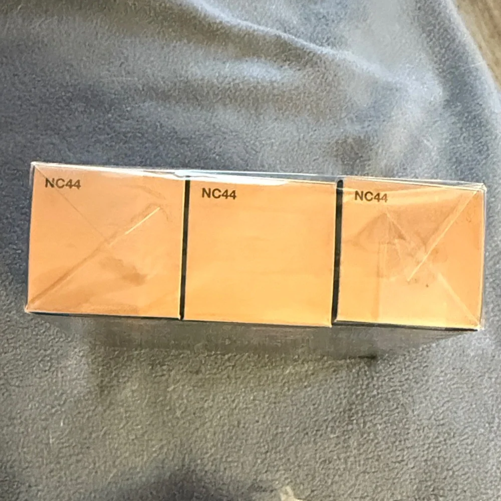 MAC Cosmetics Studio Fix Fluid SPF 15 - NC44